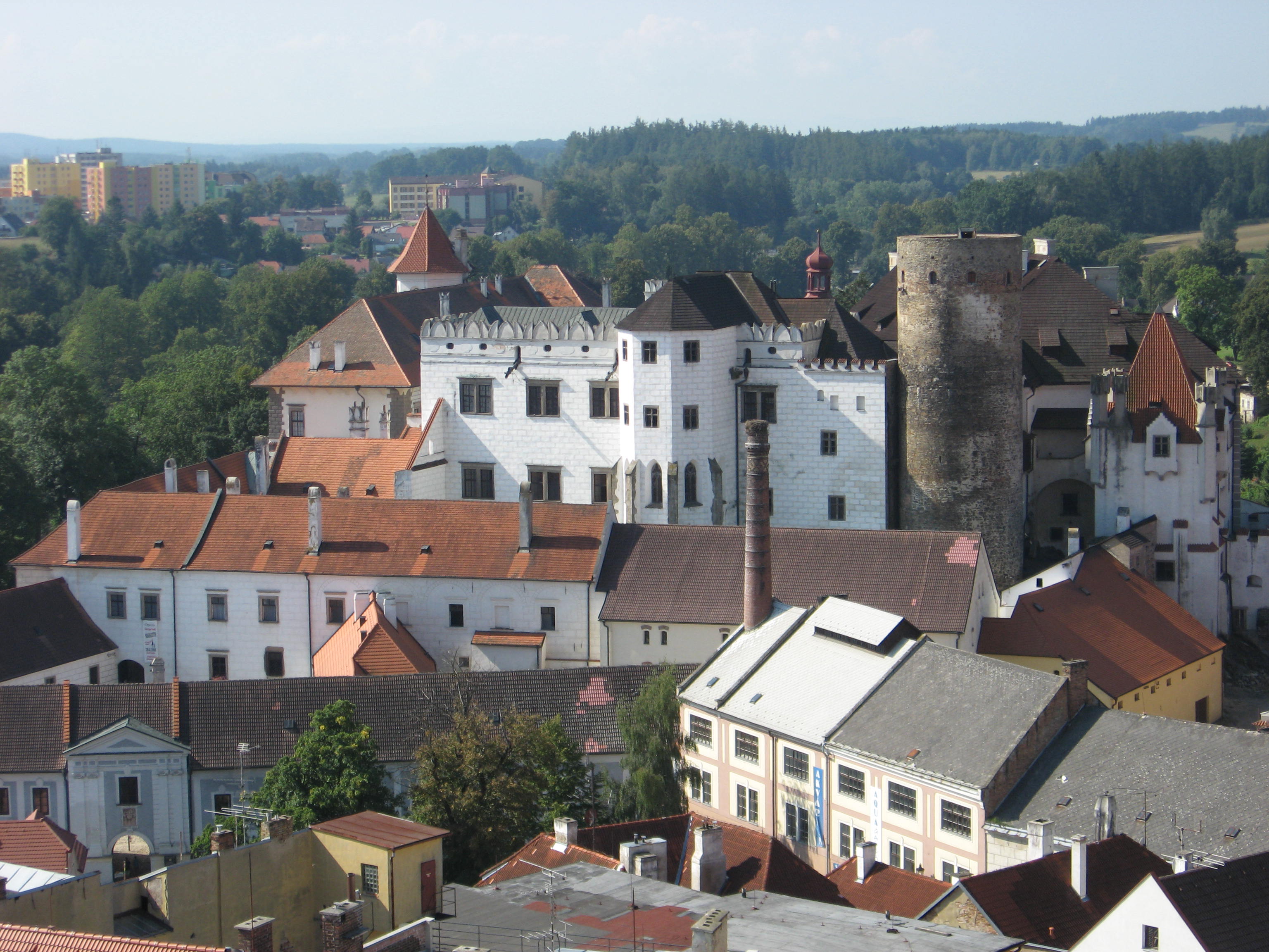 Zámek, vlevo Hvězdárna